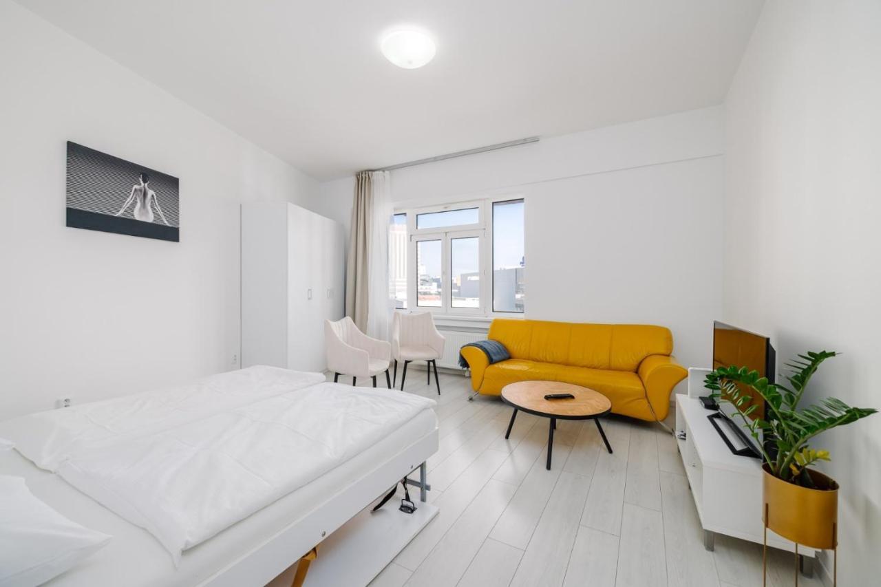 Apartment Self Check-in By Amber Pressburg